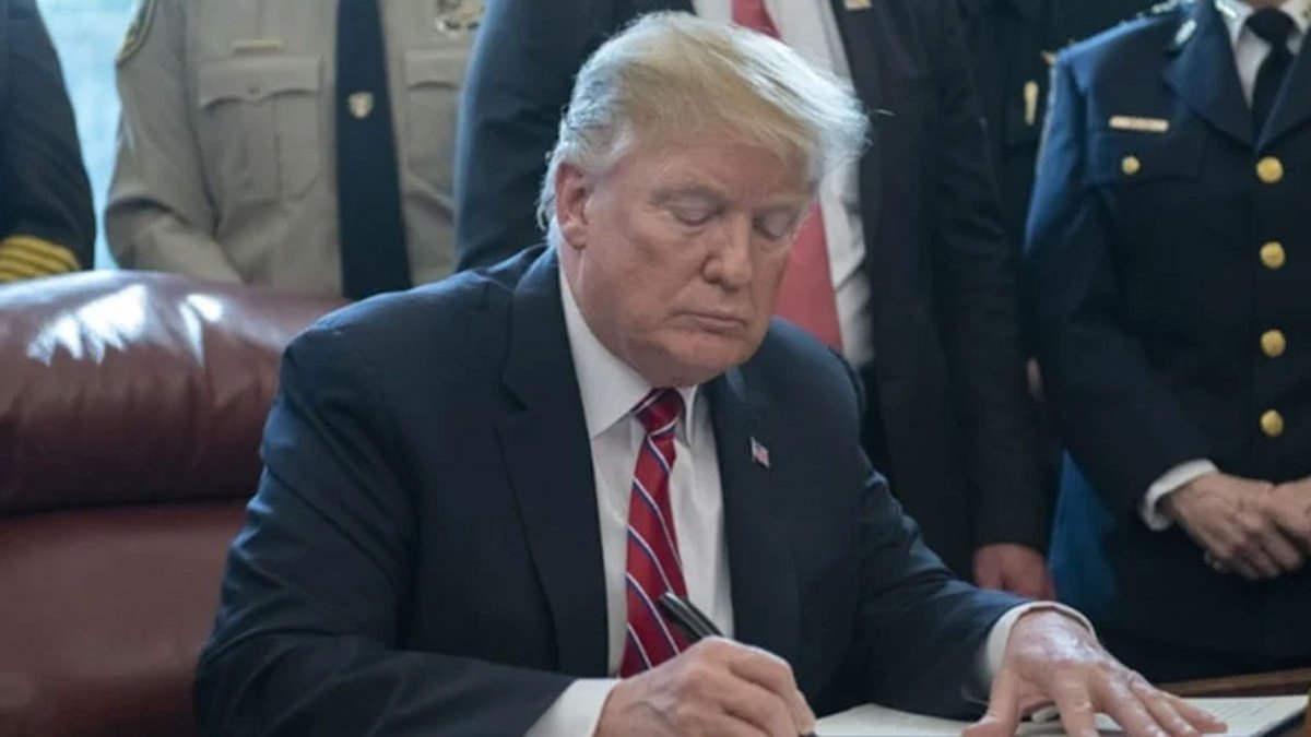 ABD’de yaşamak ve çalışmak artık hayal oldu: Trump resmen onayladı