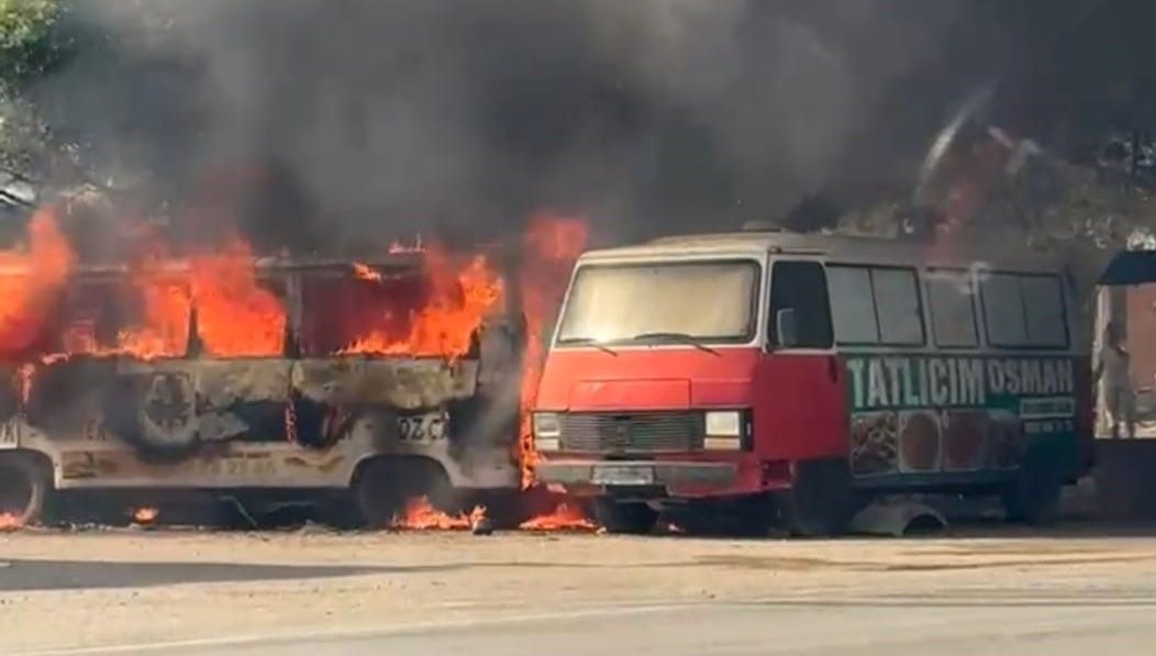 alev alev yanan panelvandan geriye hurda yigini kaldi bl6RPCEf