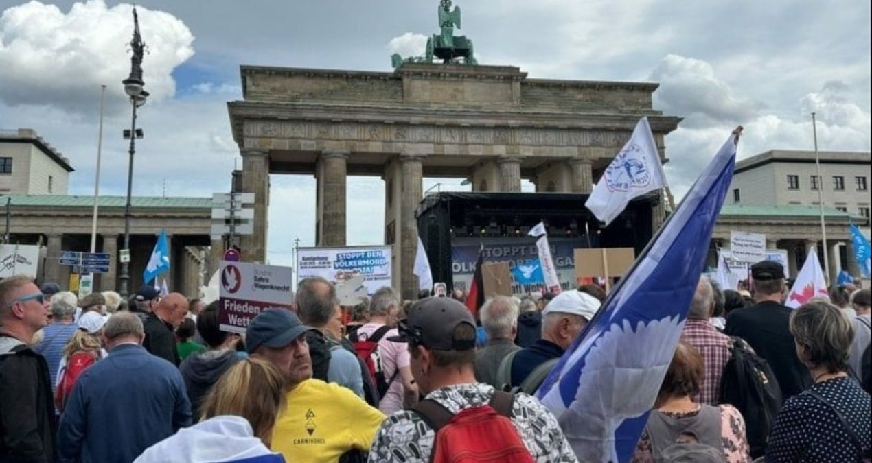 Berlin’de binlerce kişi, Gazze’deki savaşa karşı barış çağrısında bulundu