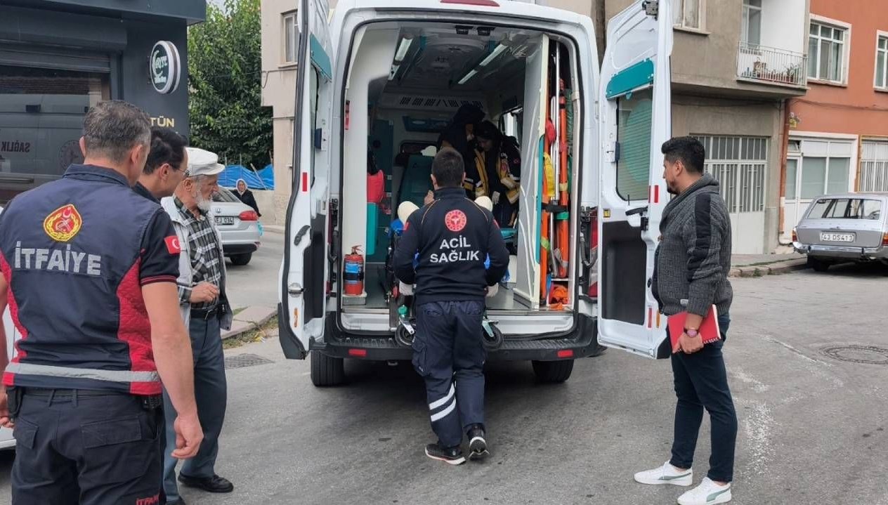 Evinde düşüp yaralanan yaşlı adamı ekipler kurtardı