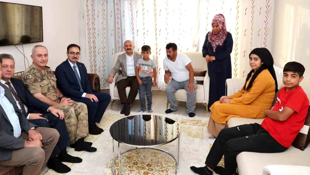 vali varol depremzedeleri ziyaret etti BTGNrTSY