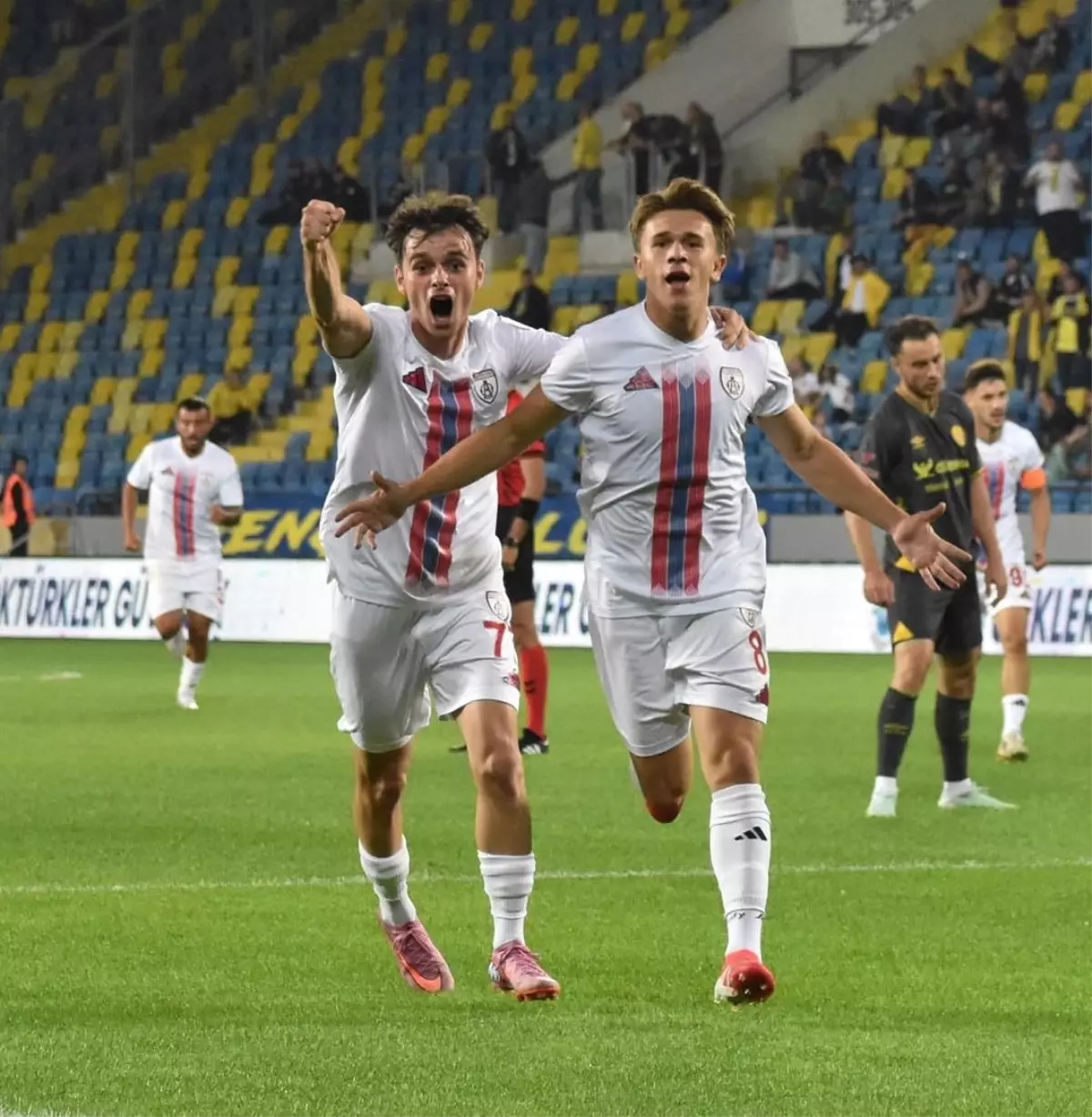 Ege Arslan Gol Orucunu Bozdu