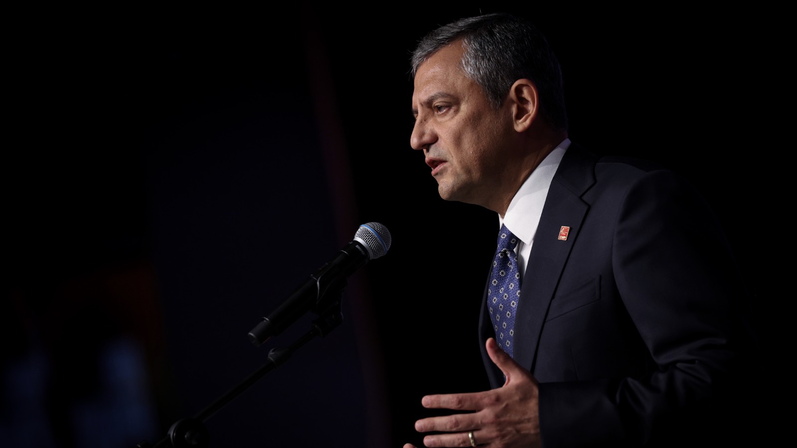 Özgür Özel: Gurbetçilerle omuz omuza, Türkiye için demokrasiyi, adaleti savunacağız