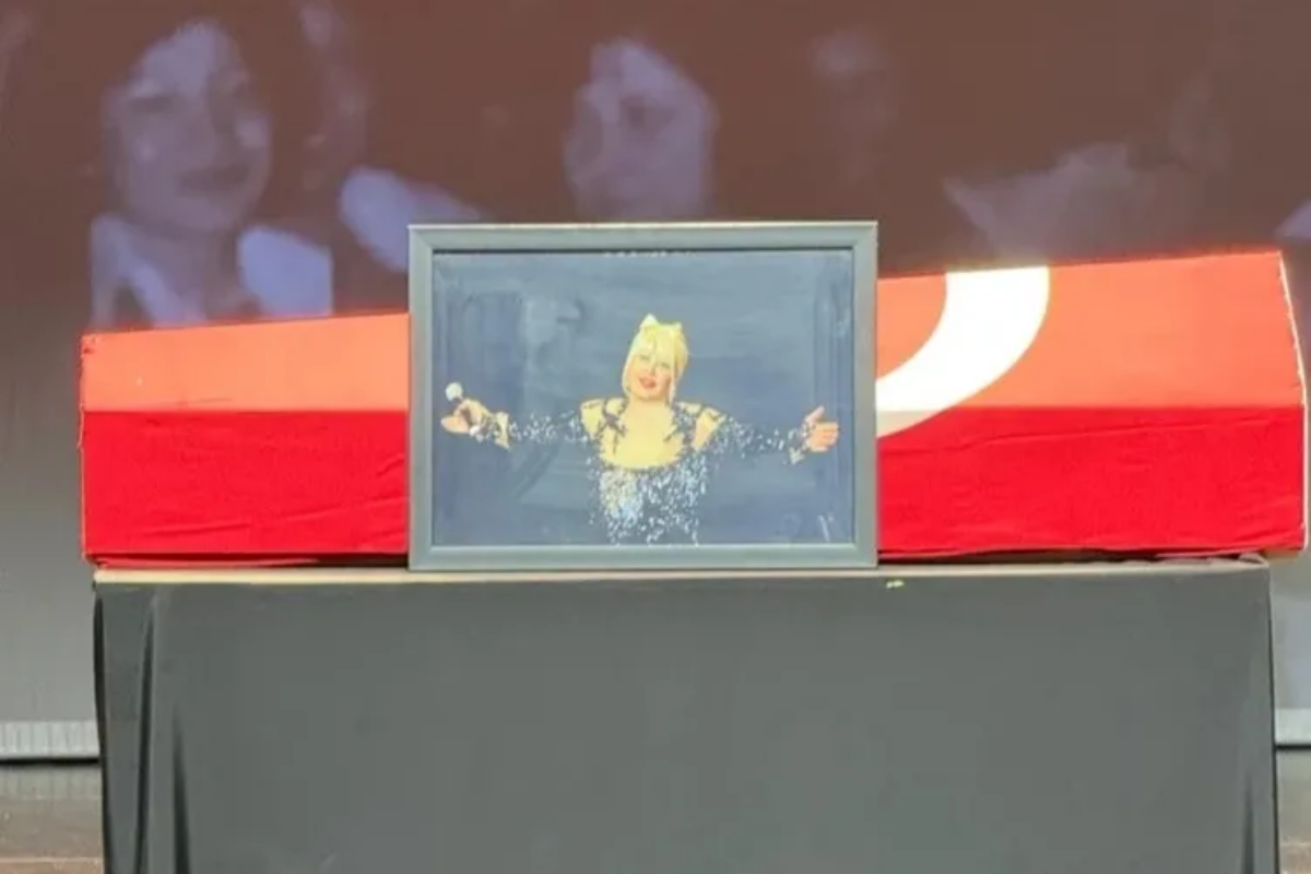 78 yaşında hayatını kaybeden usta sanatçı Muazzez Abacı için AKM’de veda töreni düzenlendi