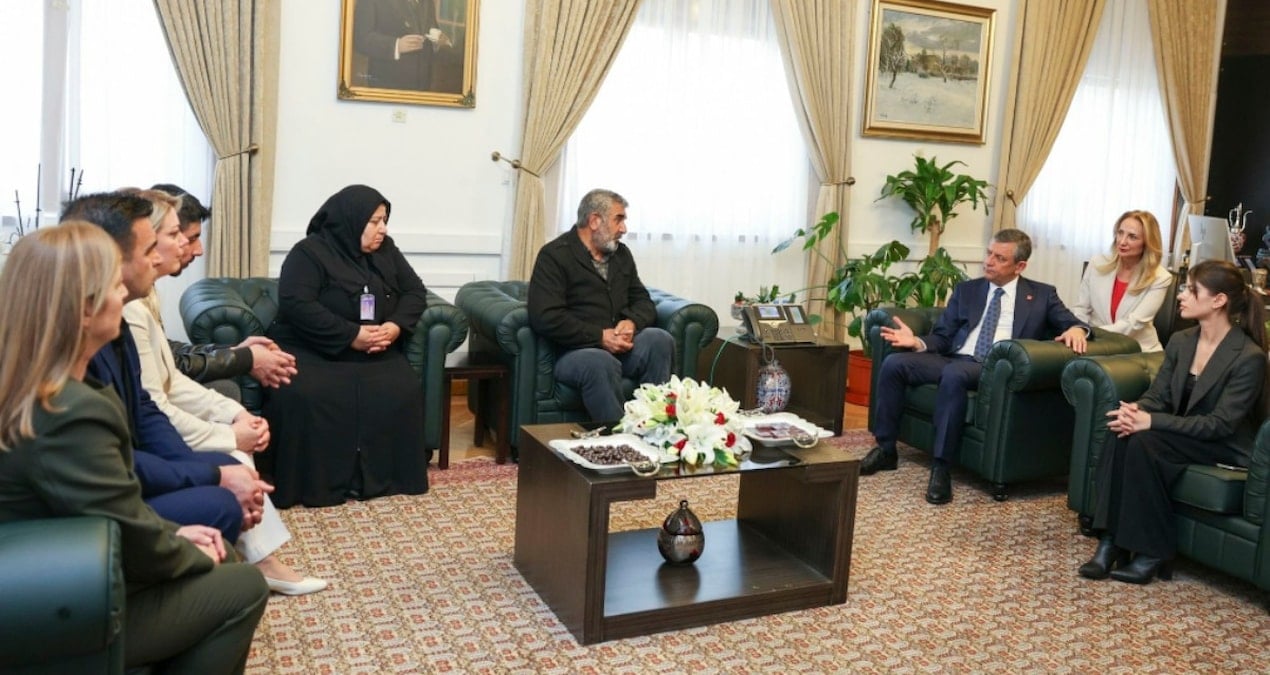CHP lideri Özel, Rojin Kabaiş’in ailesi ve Ayşe Tokyaz’ın ikizi ile görüştü