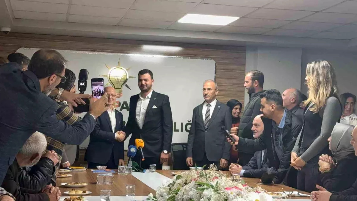 gemlikte ak partiye 800 yeni uye katildi 3me74nlx.jpg