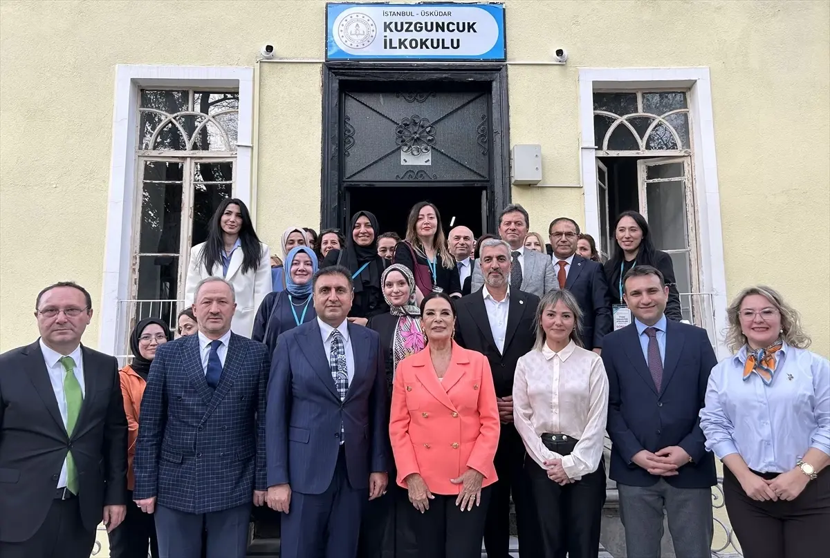 Hülya Koçyiğit’ten Öğretmenlere Vefa