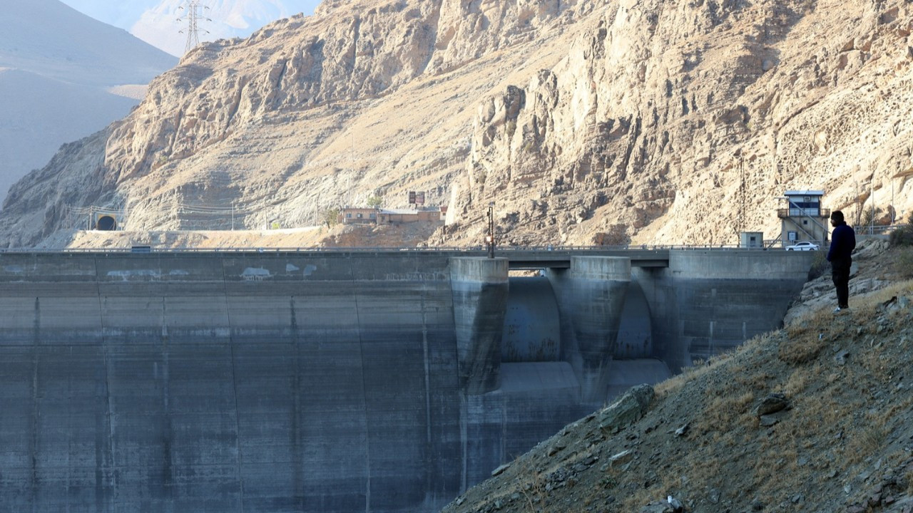 İran, 60 yılın en büyük kuraklığında yapay yağmura başladı