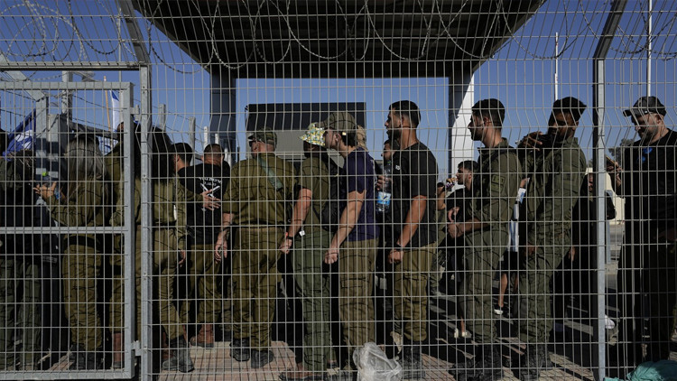 İsrail, soykırım sırasında esir aldığı Filistinlilerin listesini Hamas’a iletti