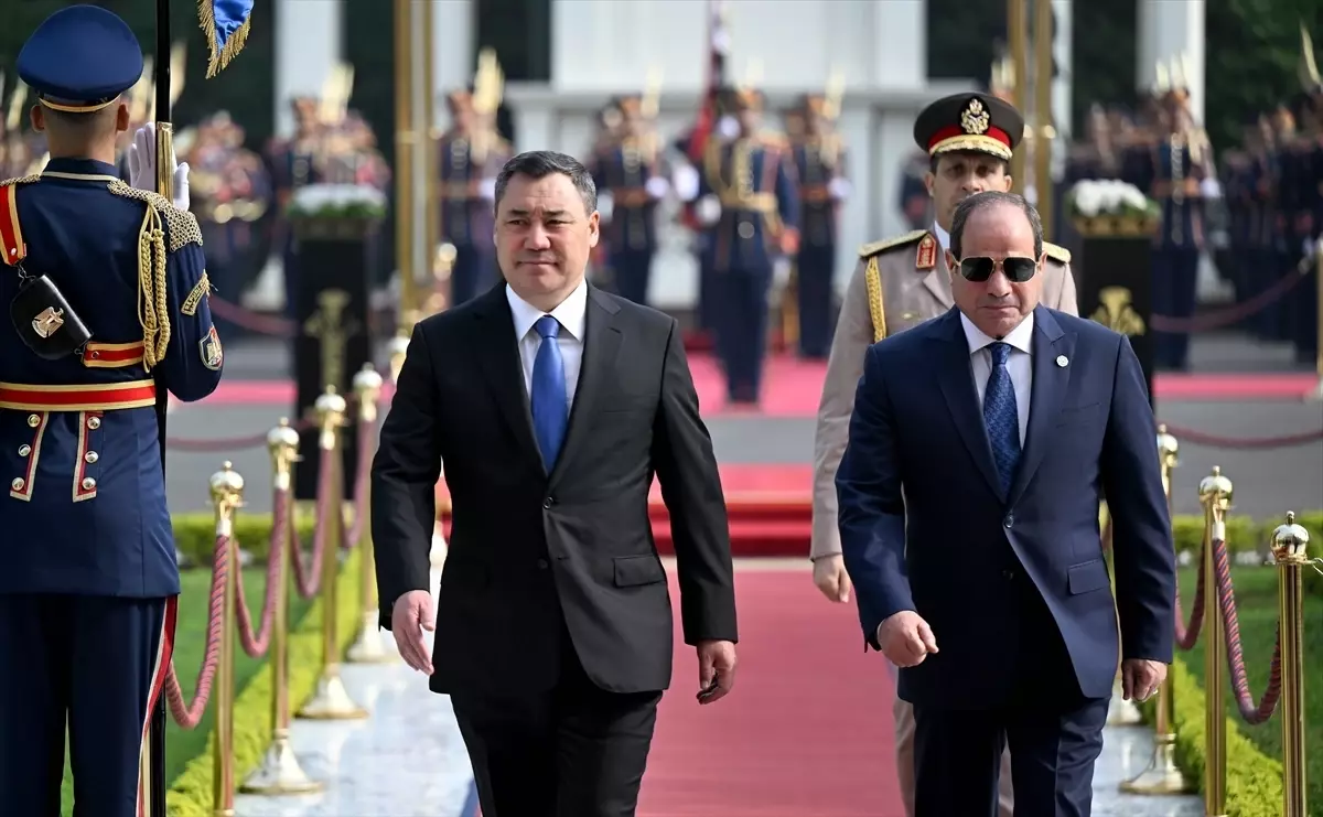 Kırgızistan Cumhurbaşkanı Sadır Caparov Mısır’da Resmi Temaslarda Bulundu