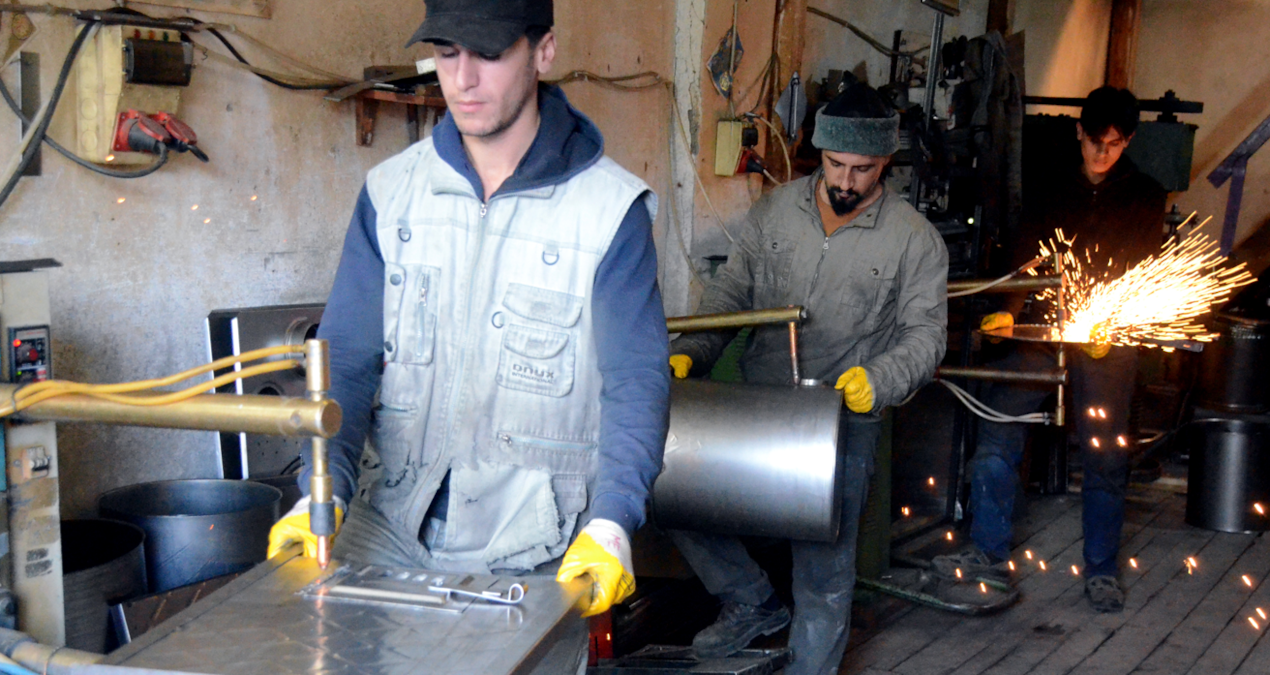 Kış gelmeden seri üretime geçtiler: Kars’ta üretilip 8 şehre gönderiliyor