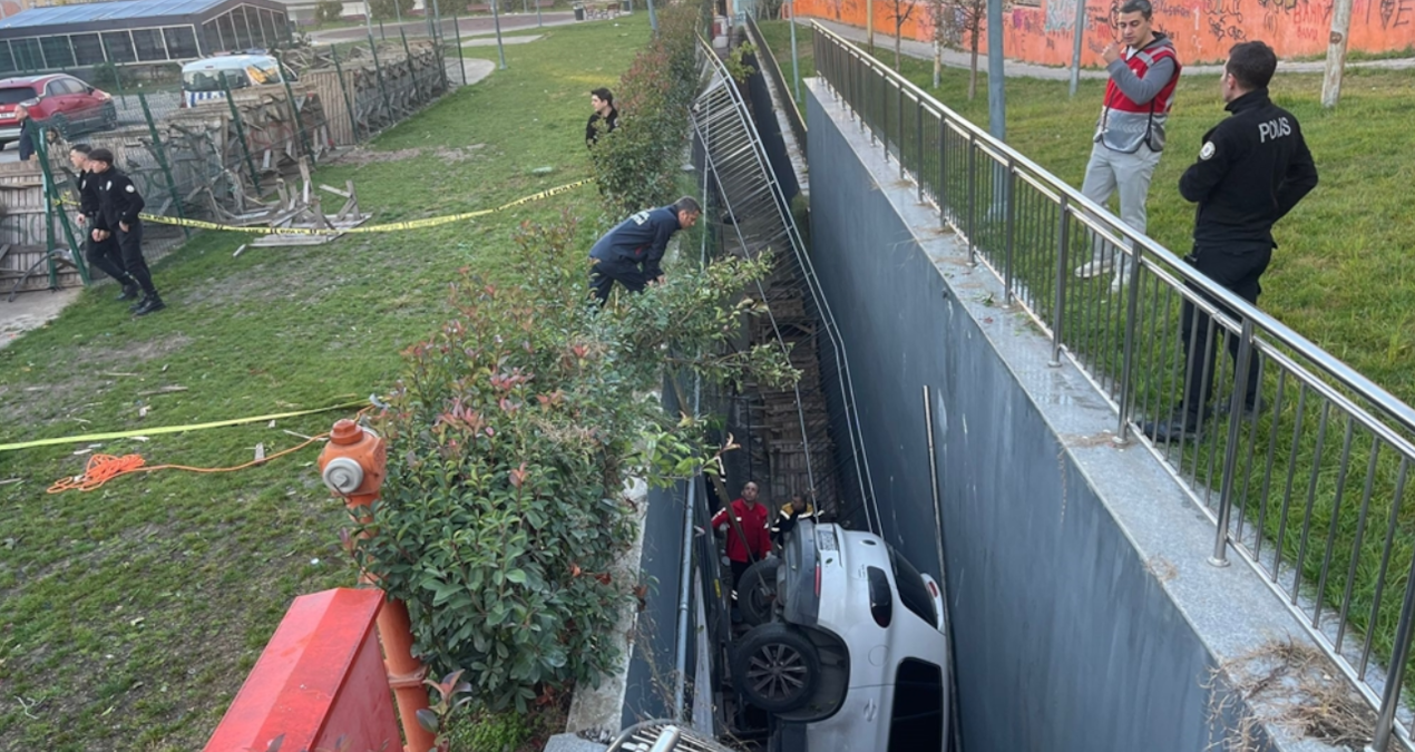 Otoparkta araçlara çarpıp 5 metreden düştü