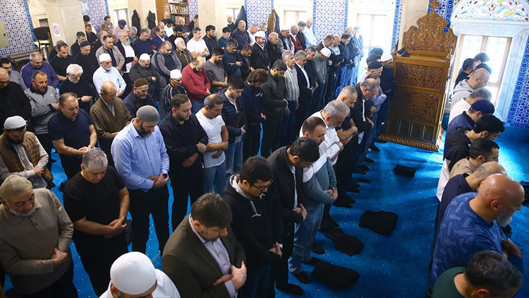 Şehitlerimiz için Bakü’de gıyabi cenaze namazı kılındı