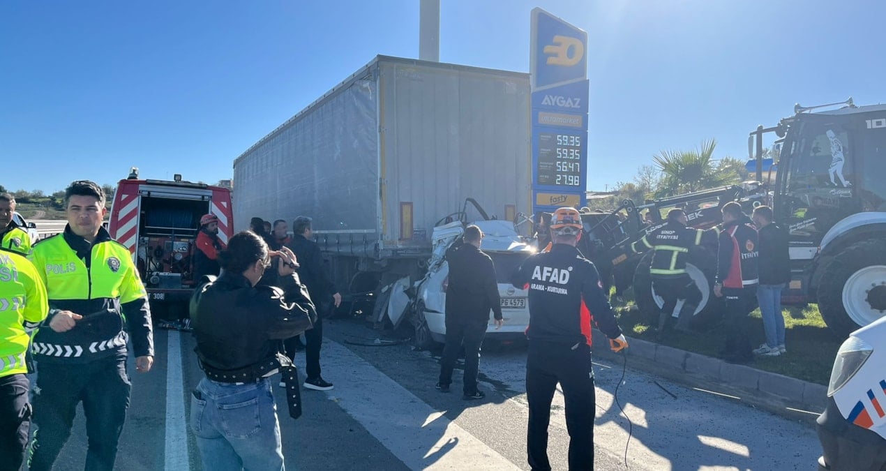 TIR’a arkadan çarpan öğretmen hayatını kaybetti