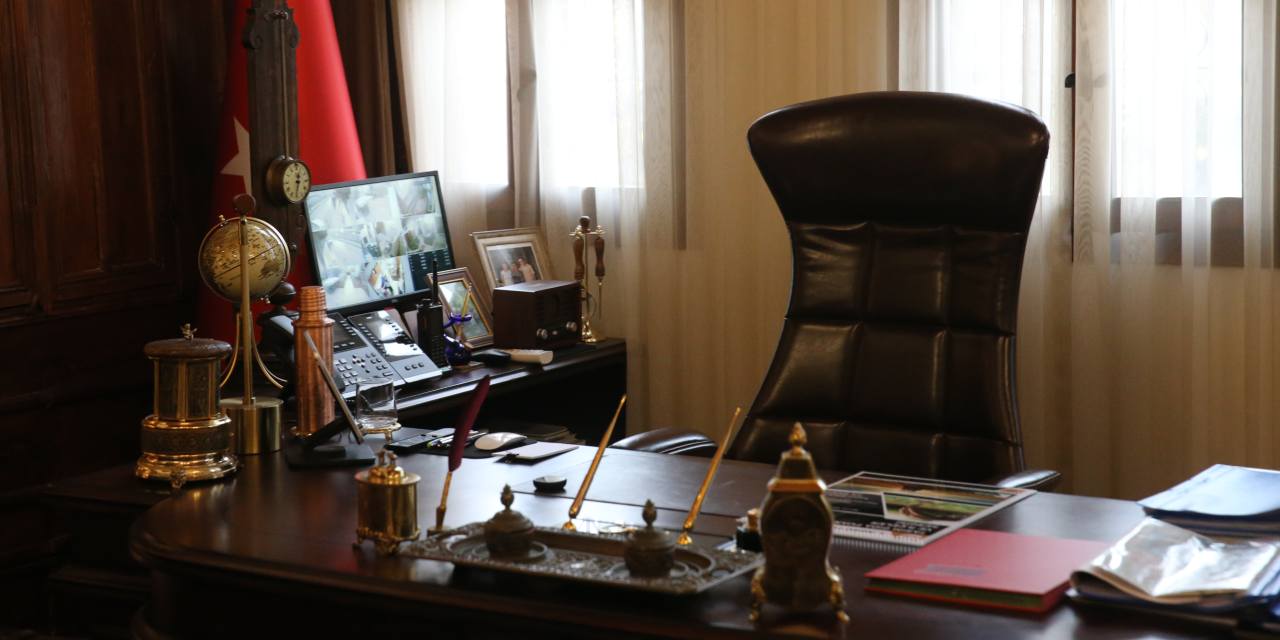 İşte dinleme cihazı çıkan MHP’li Yazıcıoğlu’nun makam odası!