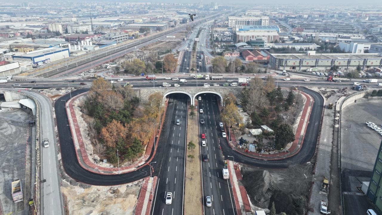 Konya’da Marangozlar Köprülü Kavşağı’nda 2 şerit trafiğe açıldı