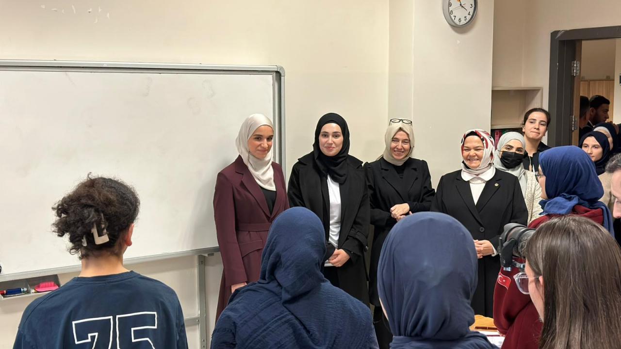 Şara’nın eşi Latife El Durubi’den Kadıköy Anadolu İmam Hatip Lisesi’ne ziyaret