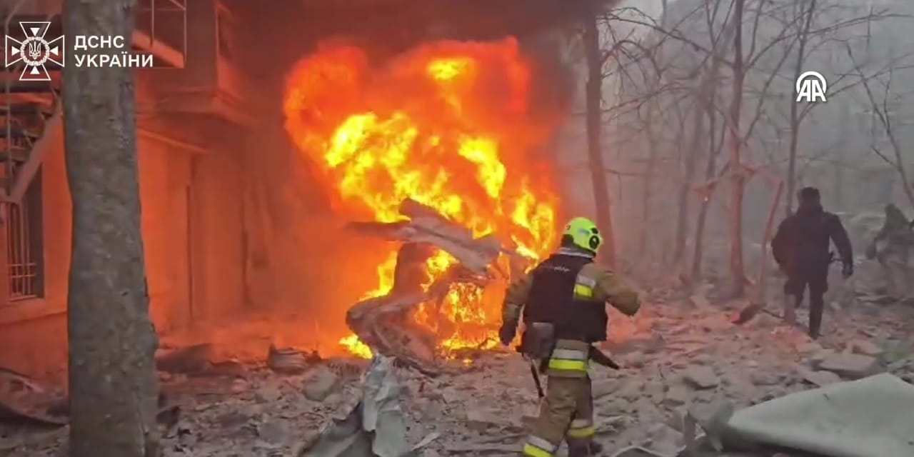 Rusya Ukrayna’da AVM’yi hedef aldı: 20’den fazla yaralı