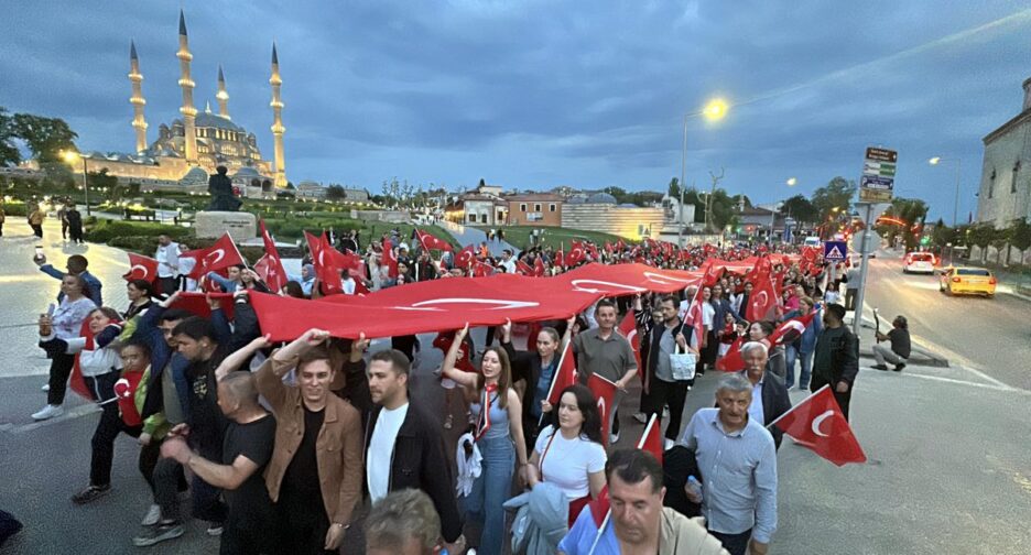 Edirne’de 19 Mayıs Coşkusu: Fener Alayı Yürüyüşü Gerçekleştirildi